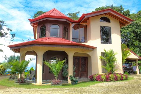 can canadians buy real estate in costa rica